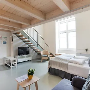 Vorgarten - Central, New And Stylish For Your Comfortable In Viyana